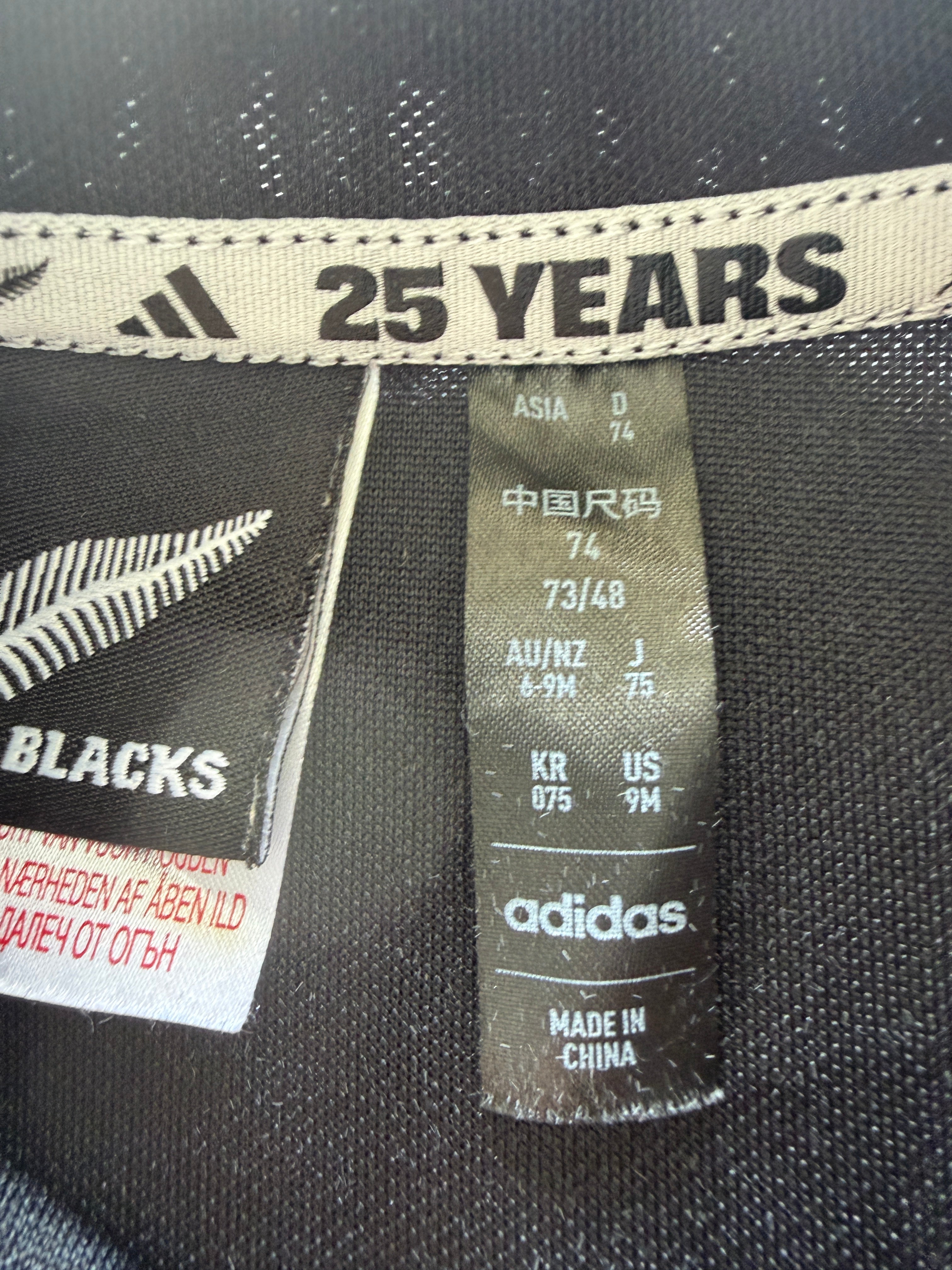 All Blacks tshirt (9M)